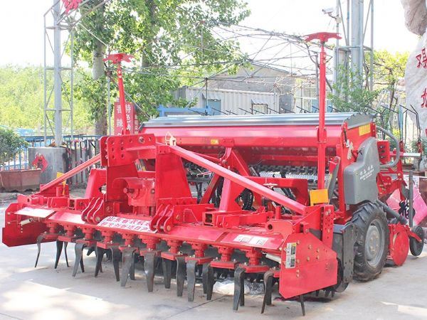 立旋整地雙鎮(zhèn)壓小麥精量播種機